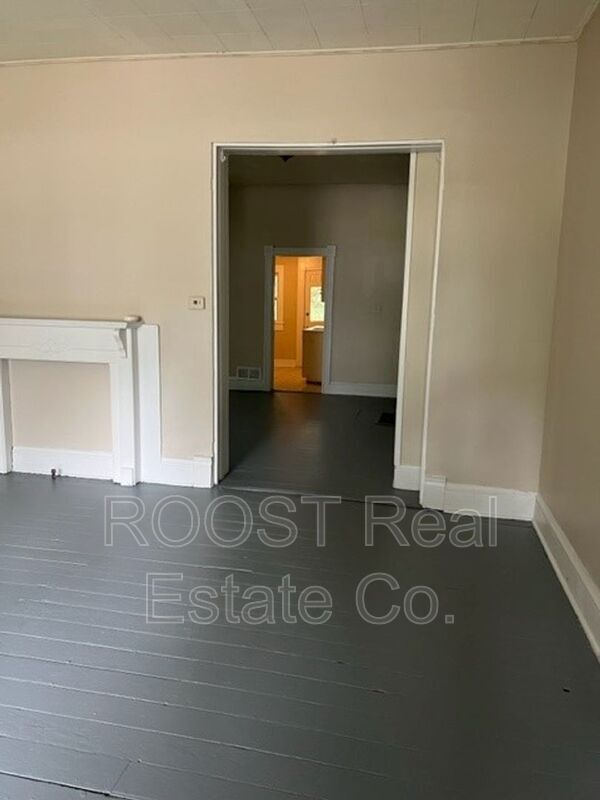 Foto del edificio - 131-133 N Greenmount Ave