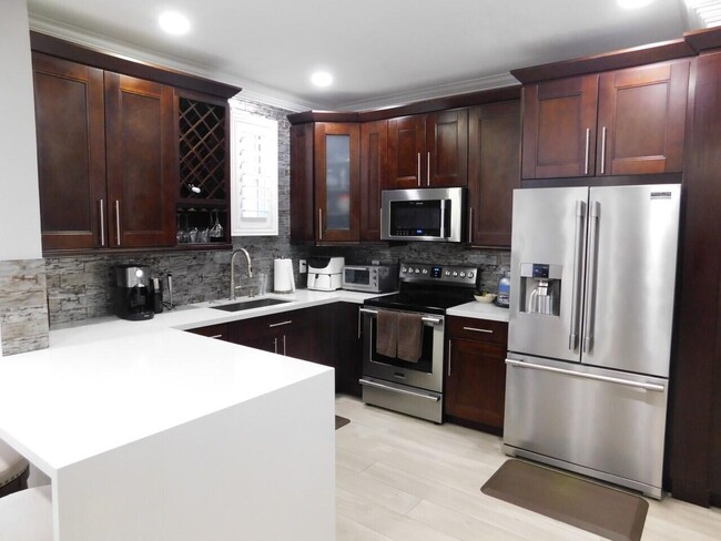 Building Photo - 110 Jacaranda Country Club Dr