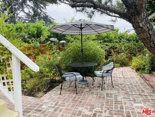 Foto del edificio - 3227 Bennett Dr