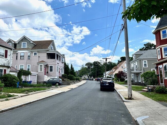 Foto del edificio - 100 Quincy Ave