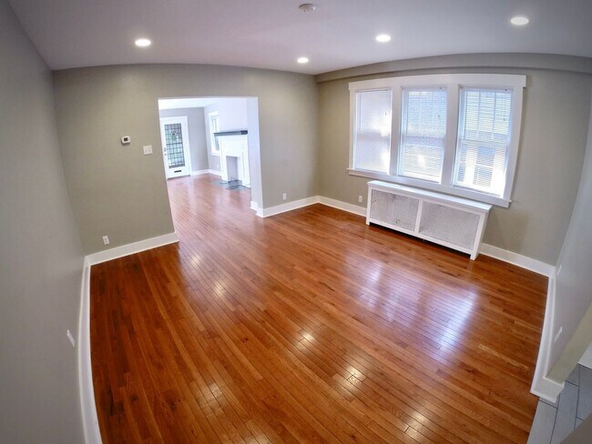 Foto del edificio - 6/1 Remodeled LUXURY house 2 blocks from CMU.