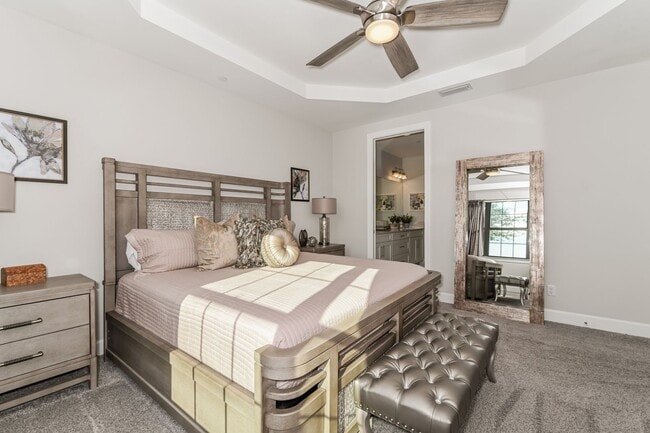 Building Photo - Luxury Furnished Coach Home in Esplanade Golf & Country Club – 2+Den / 2.5 Bath