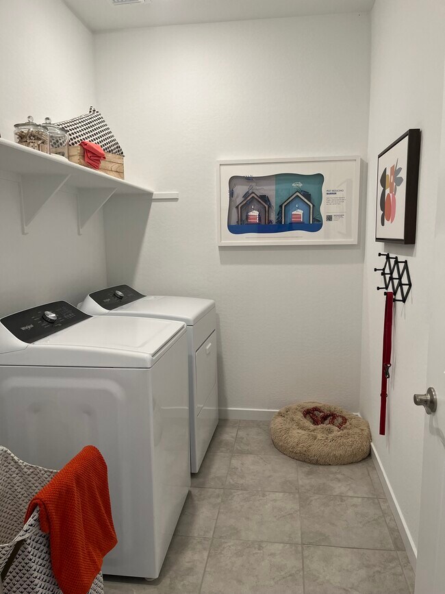 Lavandería - 22474 W Yavapai St