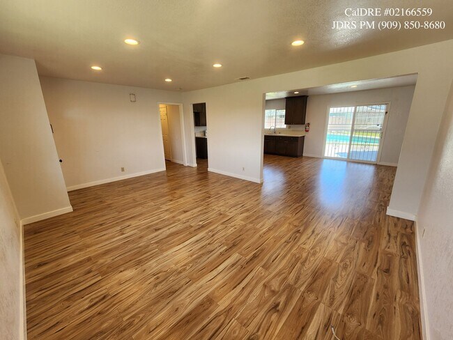 Foto del edificio - Fontana 3 bedroom Home with Swimming Pool