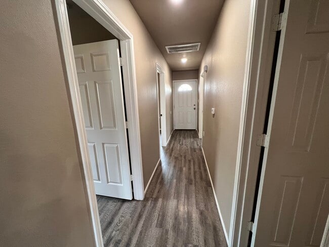 Foto del edificio - 2914 E Cornell St