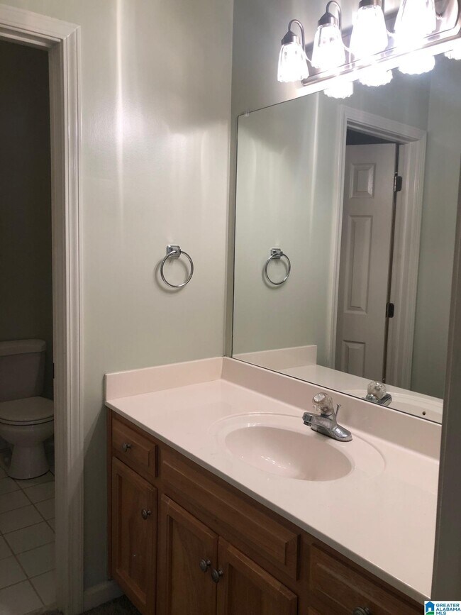 Foto del edificio - 669 Treymoor Lake Cir