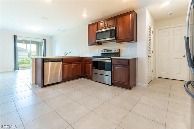 Building Photo - 8052 Sunrise Cir