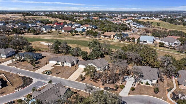 Foto del edificio - 108 Charming Redbud Ln