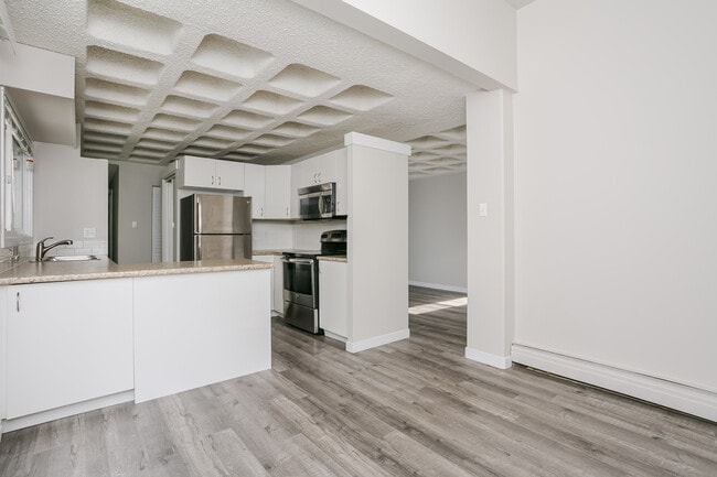 Building Photo - 7715