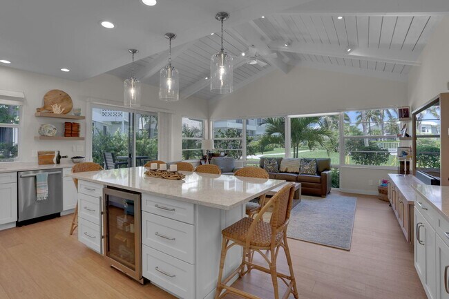 Building Photo - 320 S Ocean Blvd