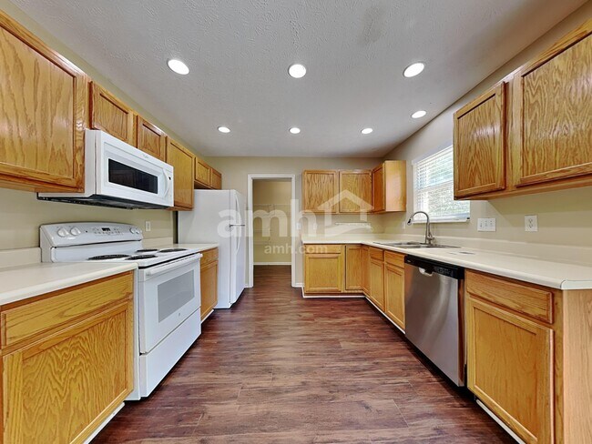 Foto del edificio - 3455 Lakebrook Ct