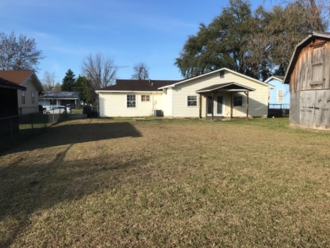 Foto del edificio - 204 Meadow Ln