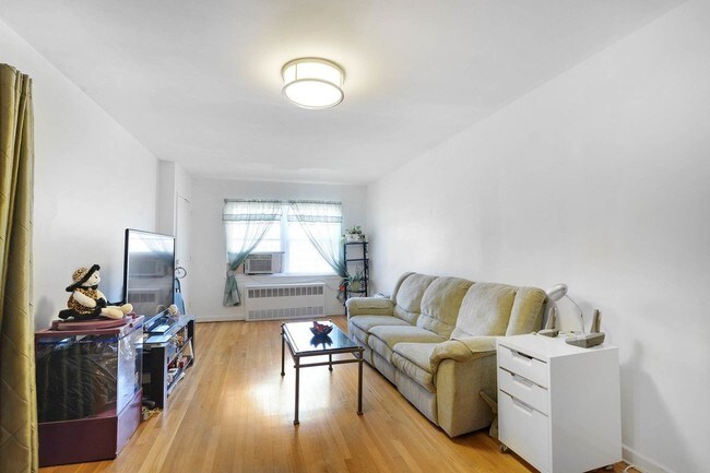 Foto del edificio - 6152 71st St