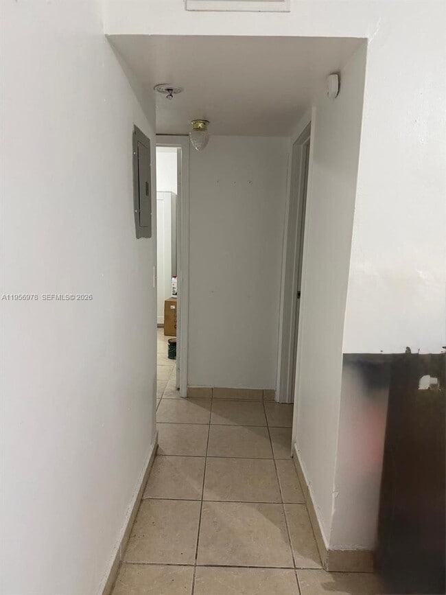 Building Photo - 15 W 9th St