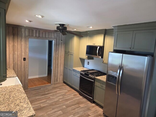 Foto del edificio - 2379 Holly Springs Rd