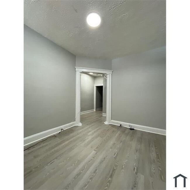 Building Photo - 3 Bedroom - Voucher Accepted