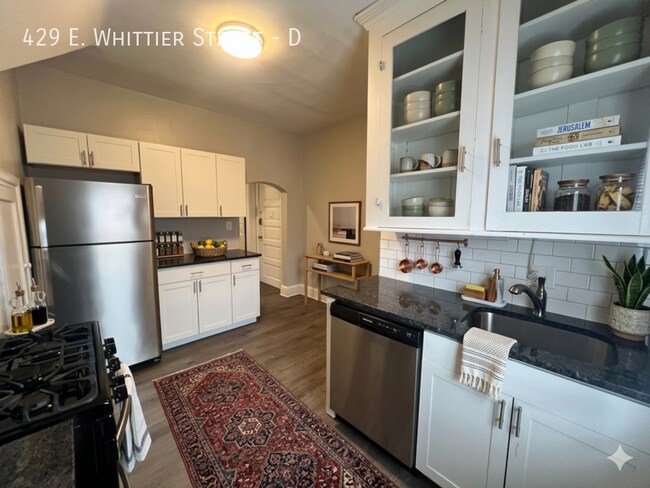 Building Photo - 429 E Whittier St