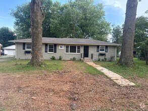 Building Photo - 1706 Bartway Dr