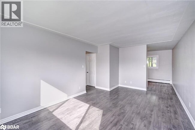 Building Photo - 280 Sydney St S