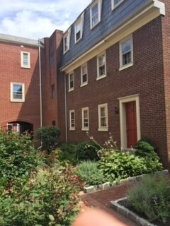 Primary Photo - 772 S Front St