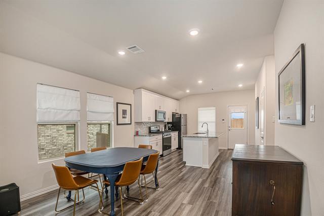 Building Photo - 10517 Big Lagoon Dr