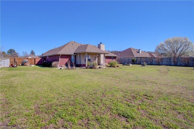 Building Photo - 6806 Red Bud Dr