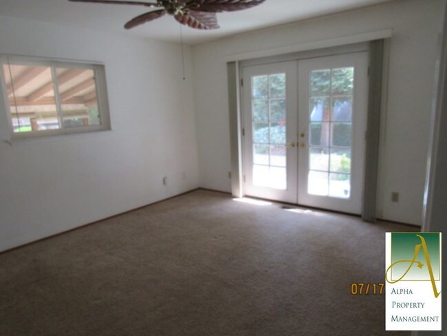 Building Photo - Beautiful SIngle Family Home!