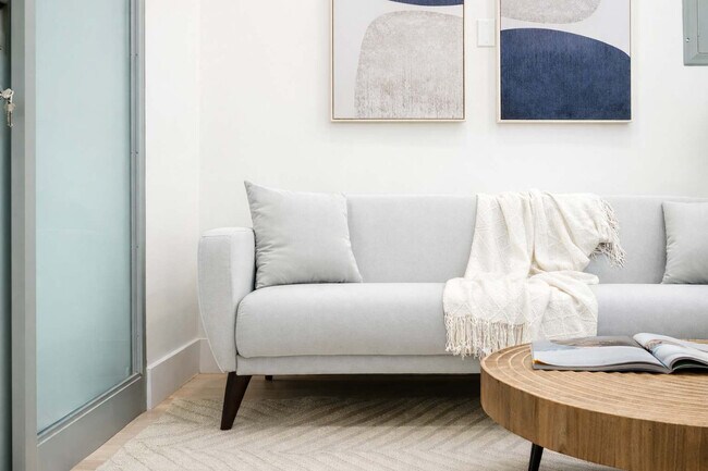 Foto del edificio - 317 E 78th St