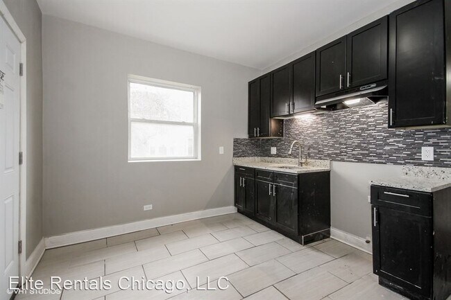 Building Photo - 7716 S Green St