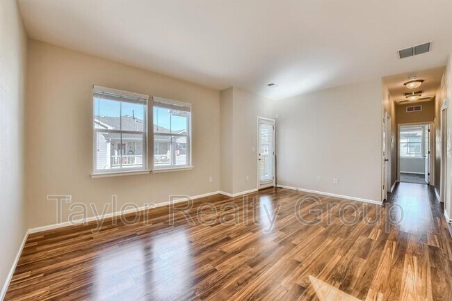 Foto del edificio - 12940 Grant Cir W