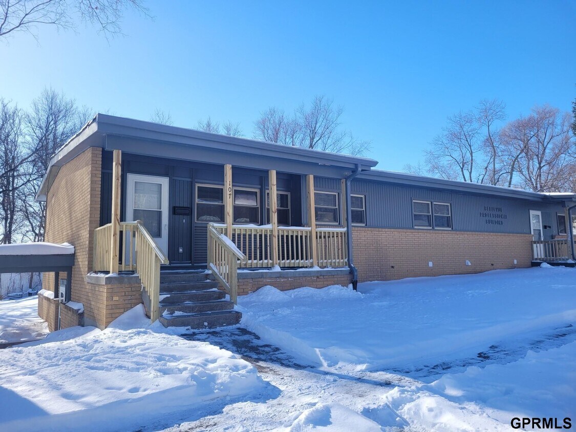 107 W 20th Ave, Bellevue, NE 68005 House Rental in Bellevue, NE