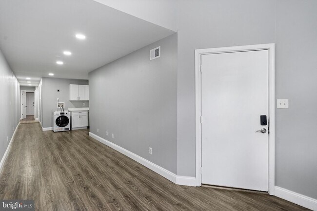 Foto del edificio - 823 Newington Ave