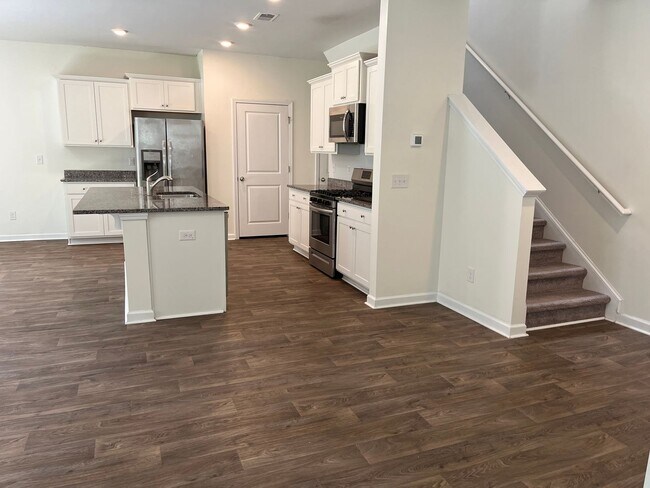 Foto del edificio - Stunning 4 Bedroom located in McKewn