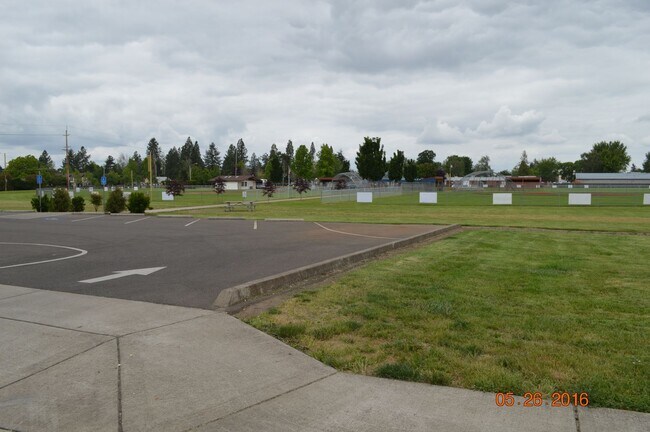 Foto del edificio - 1-Bedroom in Gated Community!