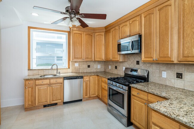 Foto del edificio - 52 Hillcrest Ave