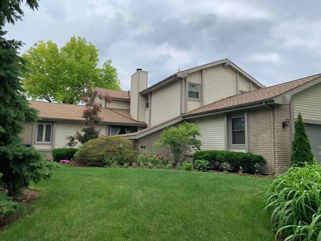 Building Photo - 5872 Ryewyck Dr