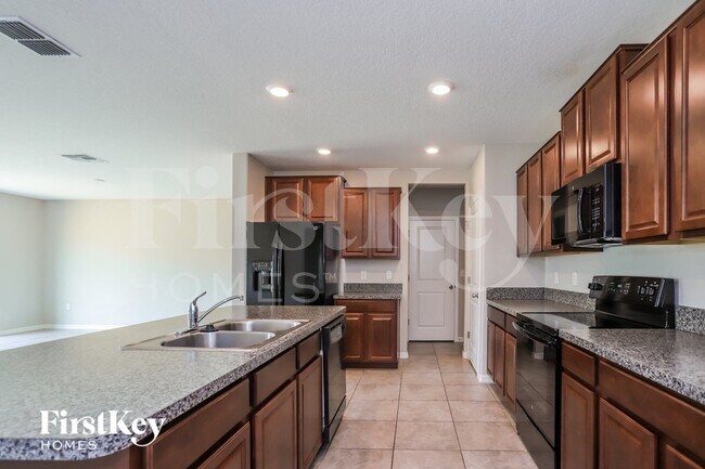 Building Photo - 9632 Sage Creek Dr