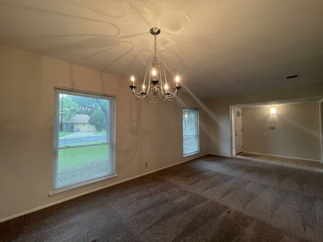 Building Photo - SPACIOUS 3 BEDROOM FEATURING 2 LIVING AREA...