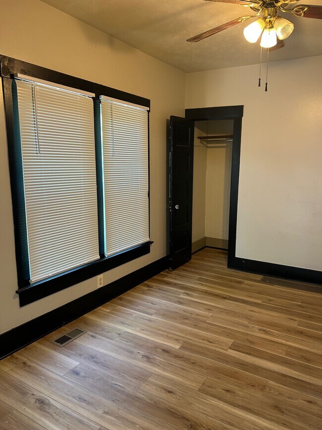 Foto del edificio - 609 Adams St