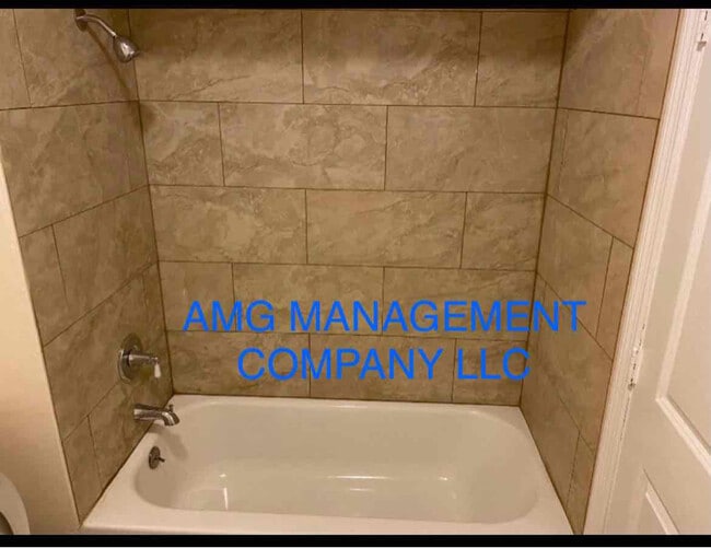 Building Photo - 126 Deluxe Cir