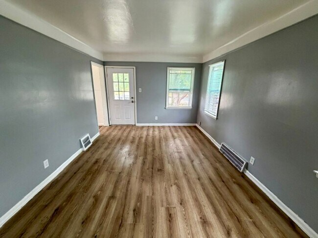Foto del edificio - Section 8 Ready Completely Renovated 3-Bedroom Home for Lease - Call (313)429-3244