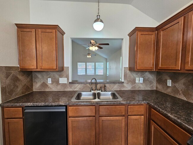 Foto del edificio - 5311 Bridgewood Dr