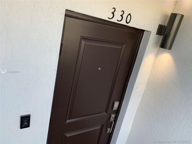 Foto del edificio - 330 NE 208th St