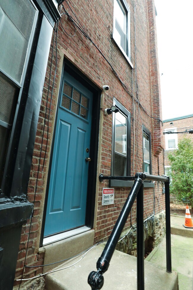 Building Photo - 141 Manheim St.