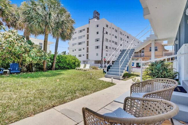 Building Photo - 851 N Surf Rd