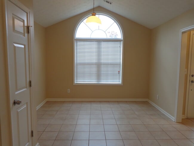 Building Photo - 7102 Independence Dr