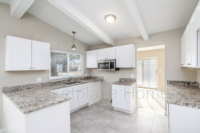 Building Photo - 36611 Iroquois Dr