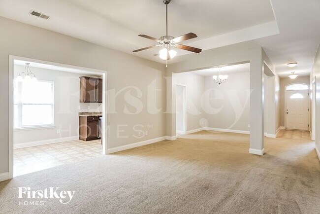 Foto del edificio - 221 Hillcrest Dr