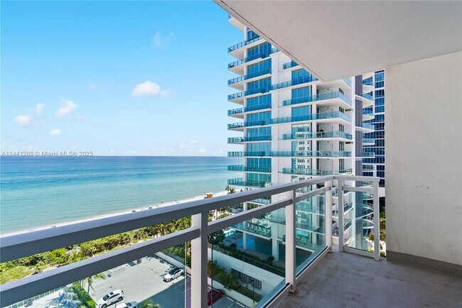 Foto del edificio - 6917 Collins Ave