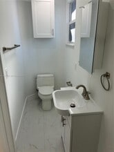 Building Photo - 1530 NE 33rd St